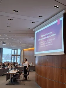 Anika Bull bei einer Fachtagung